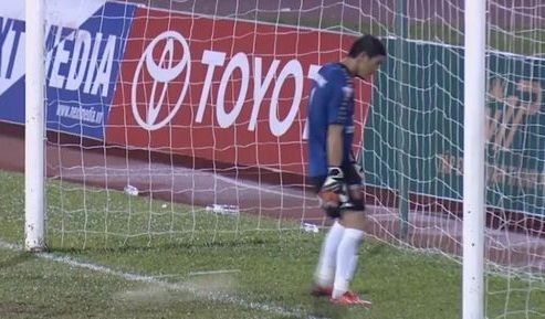 Jugadores protestan de forma peculiar tras decisión arbitral