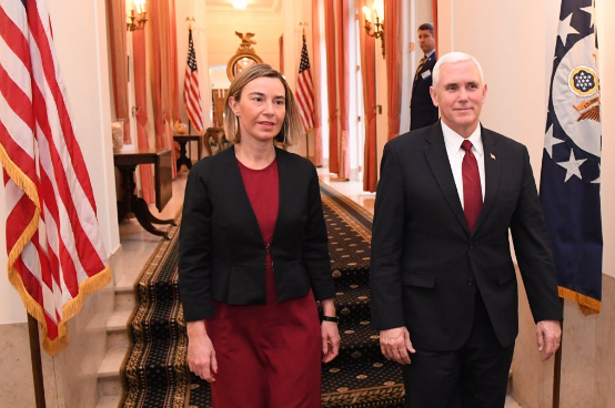 Pence busca calmar inquietud de la Unión Europea respecto a Trump - pence2