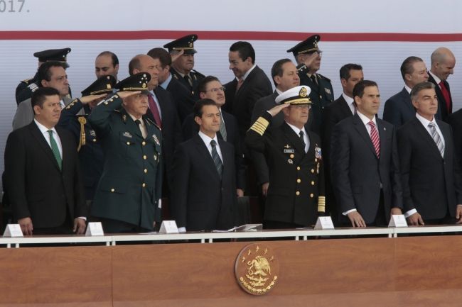 "Soldados merecen nuestra mayor gratitud, respeto y admiración": Peña Nieto - peña-nieto-2