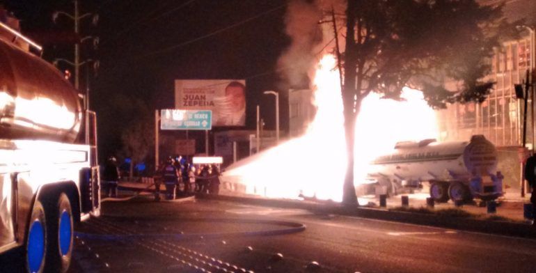Video: se incendia pipa con diesel en Toluca