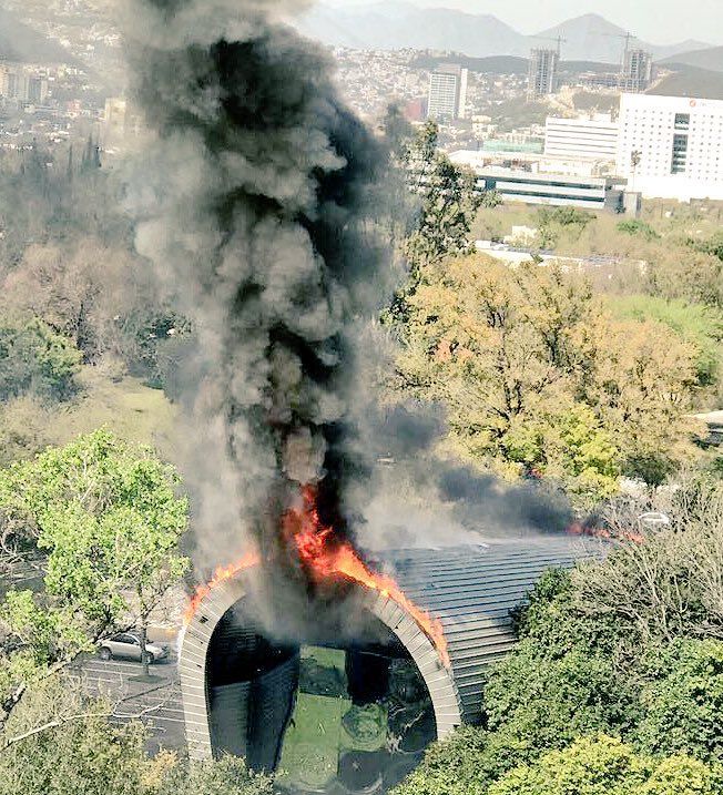 Se incendia Planetario Alfa en Monterrey - planetario-alfa