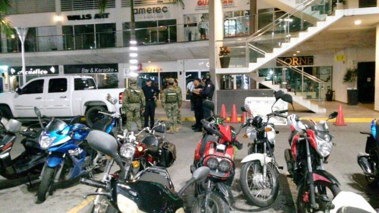 Matan a sujeto en plaza de Cancún Matan a sujeto en plaza de Cancún