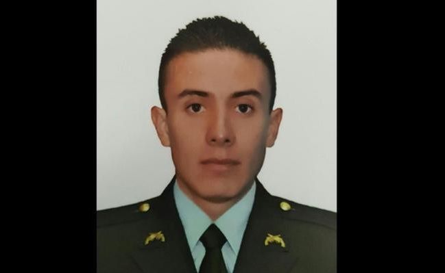 Muere policía herido en atentado en Colombia