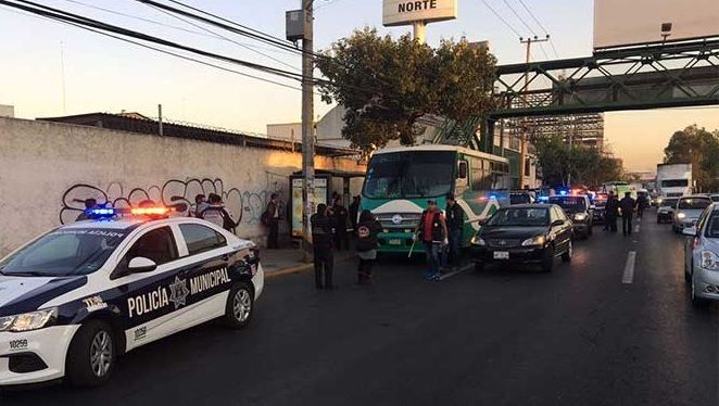 Asalto a transporte público deja dos muertos en Tlalnepantla