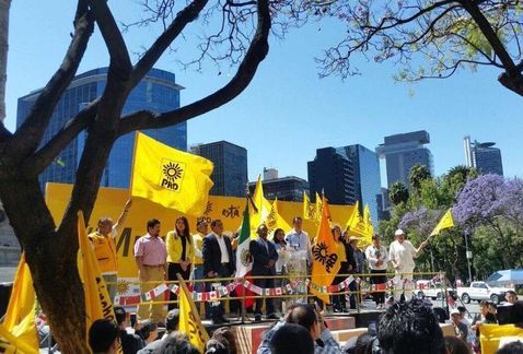 PRD construye un muro en protesta contra Trump