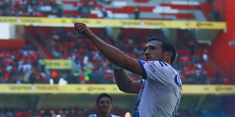 Puebla mete a Cruz Azul en la lucha por el descenso