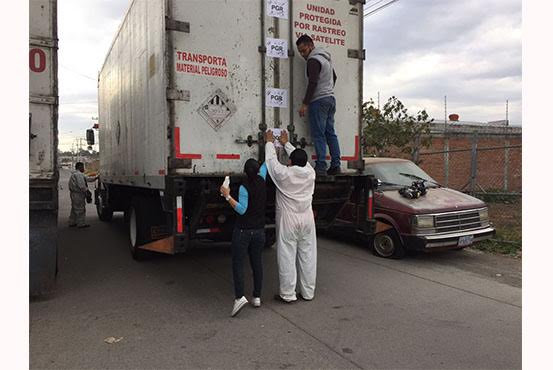 Inhabilitan más de 3 toneladas de químicos para fabricar drogas en Michoacán - quimicos-pgr-3