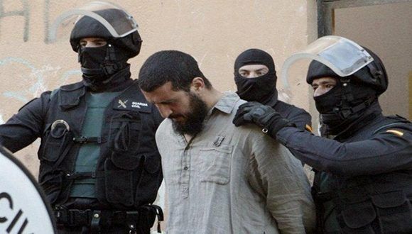 Detienen a 423 personas en redada contra Estado Islámico