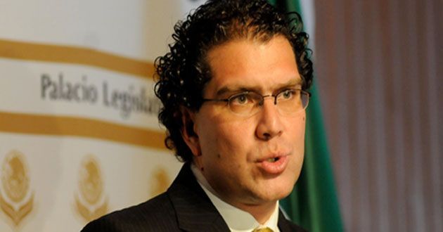 Ríos Piter renuncia al PRD