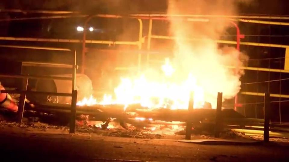 Disturbios en París por agresión policial contra joven - riot-paris