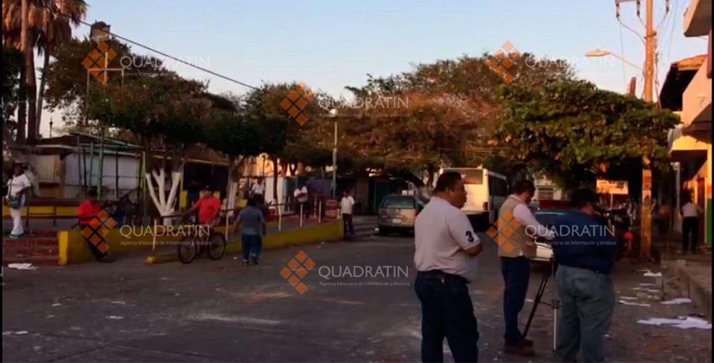 Enfrentamiento entre policías y ambulantes deja 7 heridos en Oaxaca - riña-oaxaca-1024x521
