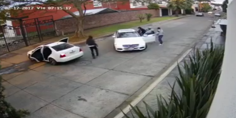 Video: secuestran a mujer en Michoacán