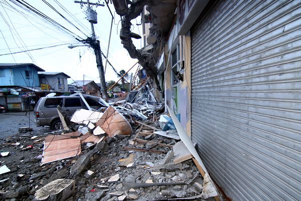 Sismo deja al menos 15 muertos en Filipinas