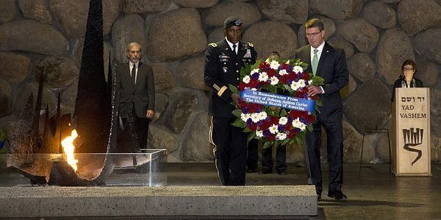 Retiran medalla a exteniente por gastar dinero del Gobierno en mujeres y alcohol