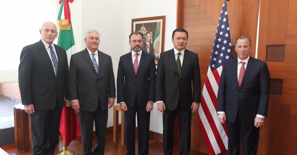 Medios de EE.UU. reaccionan a visita de Tillerson y Kelly a México