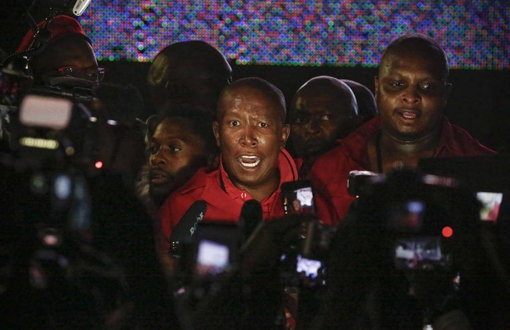 Diputados en Sudáfrica llegan a los golpes - sud3-1024x663