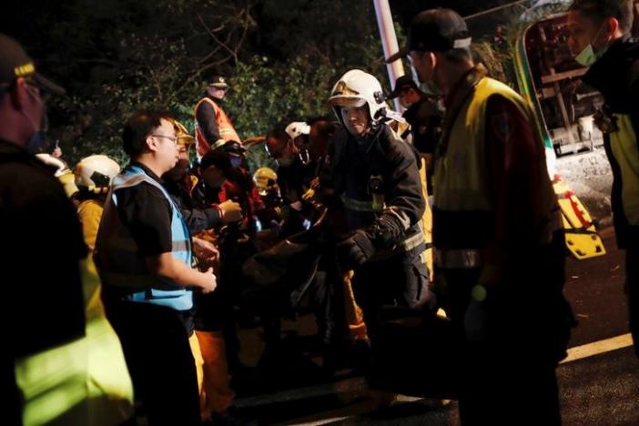 Volcadura de autobús deja 32 muertos en Taiwán - taiwan-I