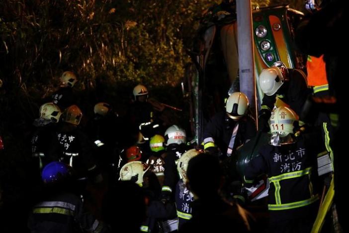 Volcadura de autobús deja 32 muertos en Taiwán - taiwan-II