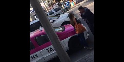 Video: taxista agrede a pasajera por no traer cambio