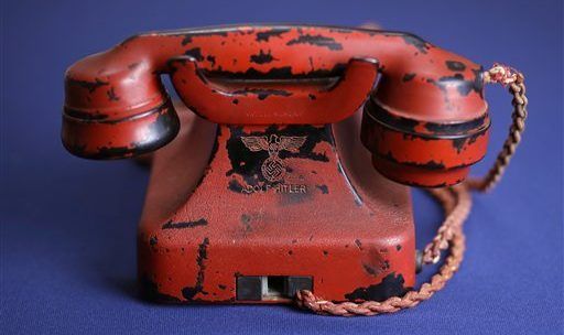 Subastan en 243 mil dólares teléfono de Hitler
