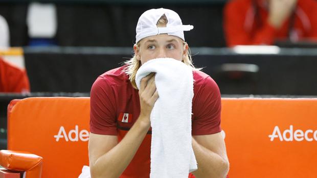 Tenista que golpeó a arbitro pide disculpas