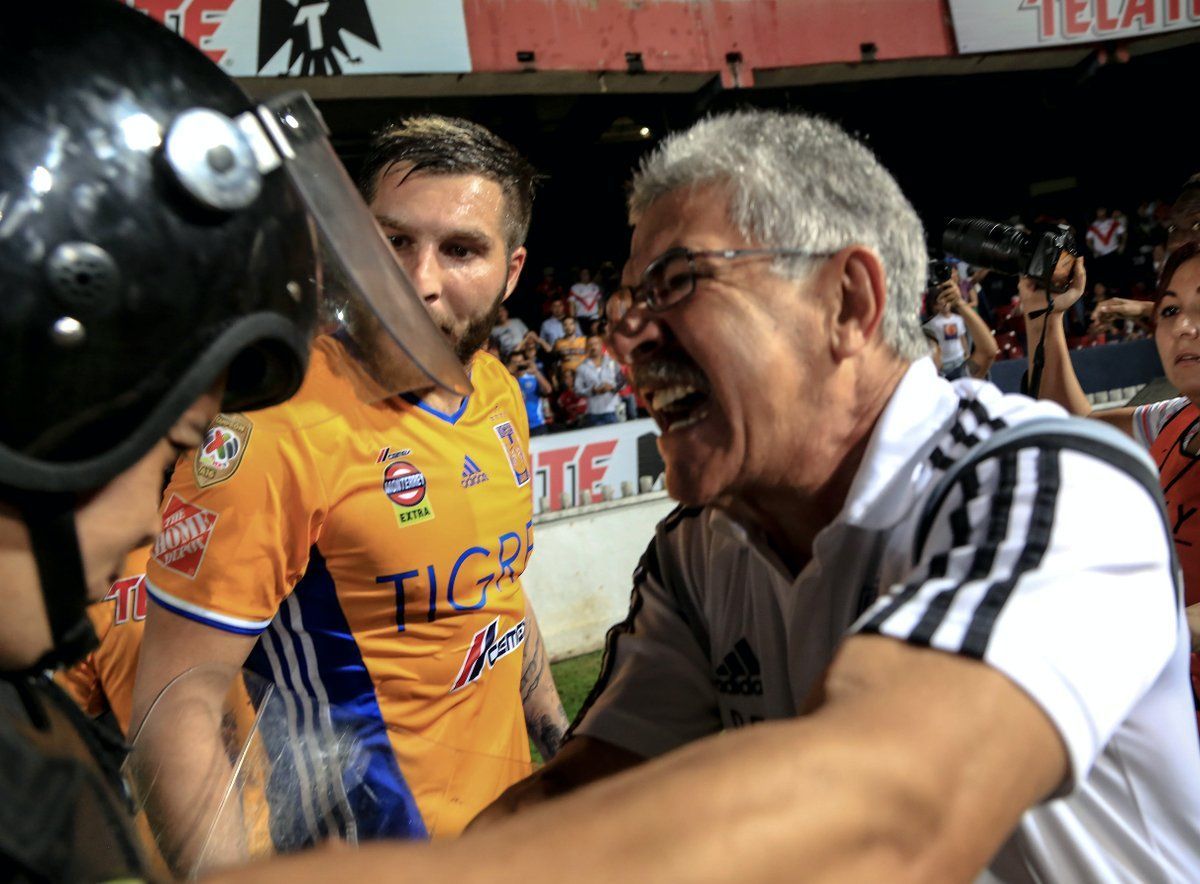 Video: Tuca explota contra granaderos y afición de Veracruz