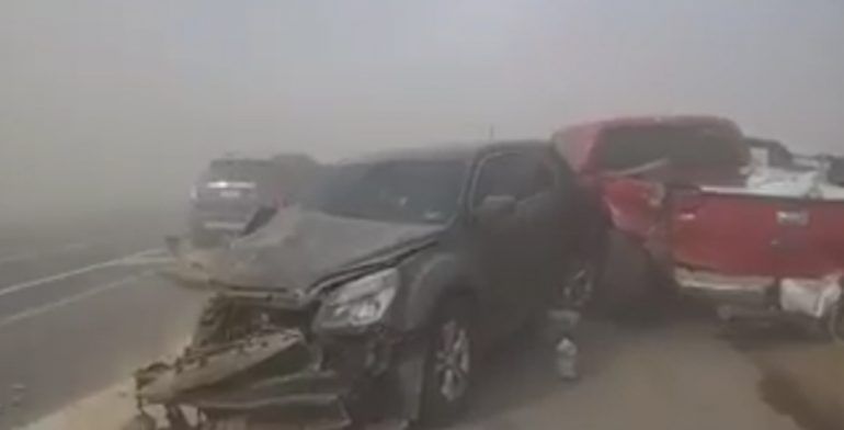 Tolvanera provoca carambola de siete autos en Chihuahua