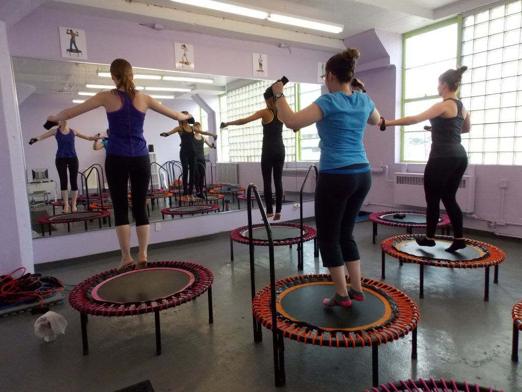 Los trampolines, excelente opción para ejecitarse - trampolín-2-1024x768