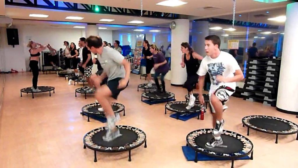 Los trampolines, excelente opción para ejecitarse - trampolín-3-1024x576