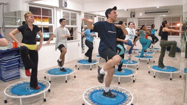 Los trampolines, excelente opción para ejecitarse - trampolín-4