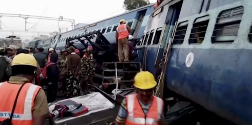 Descarrila tren en California y cae al río - tren-3