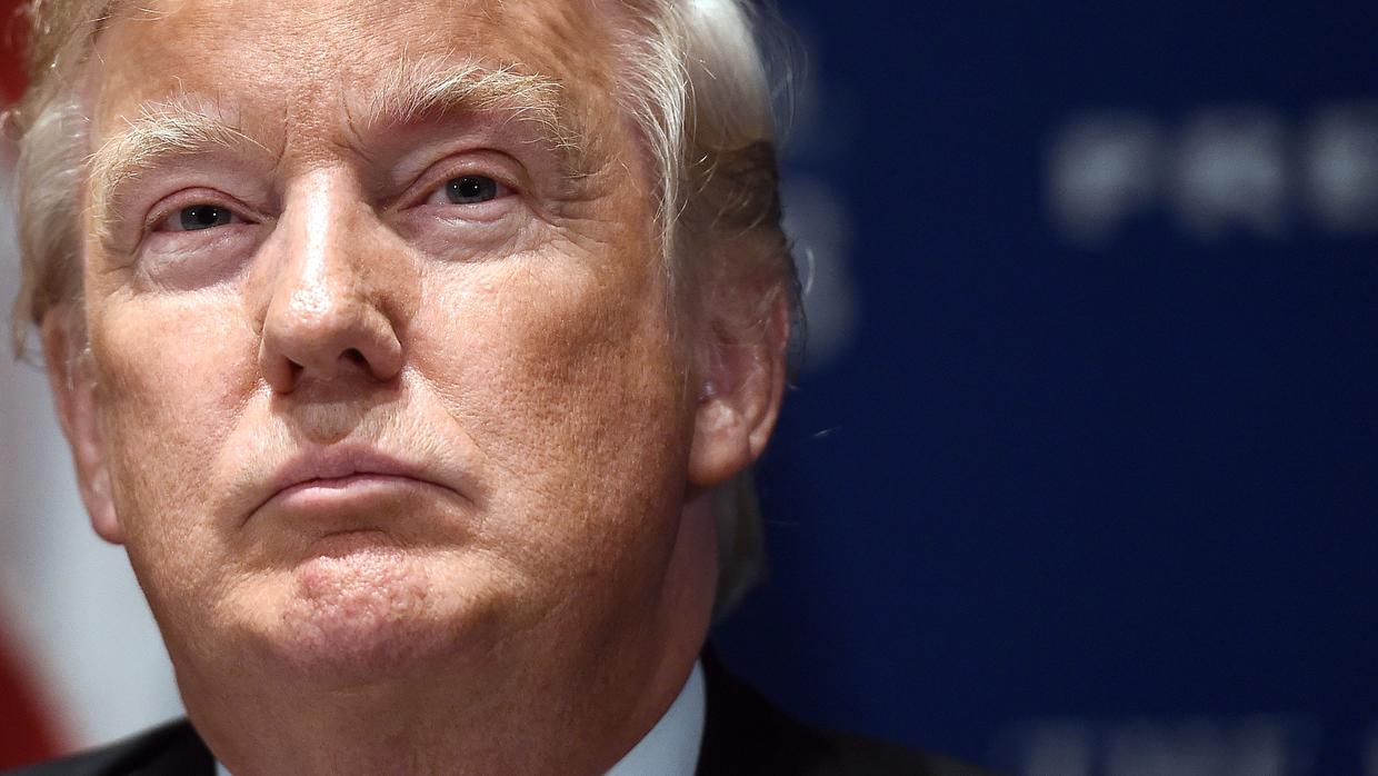 Trump asegura que el Obamacare explotará