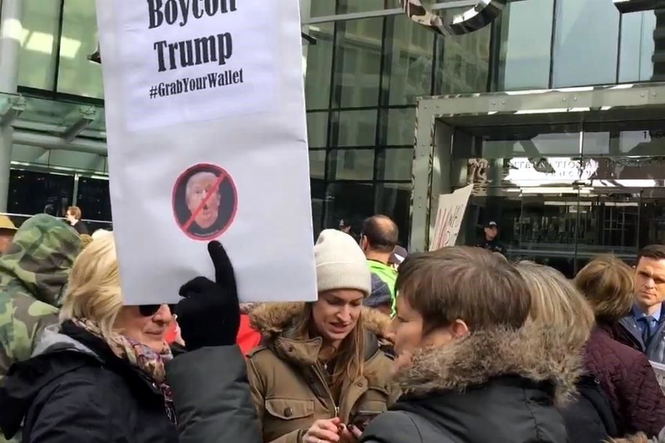 Protestan por inauguración de Trump Tower en Vancouver - trump-tower-vancouver-1