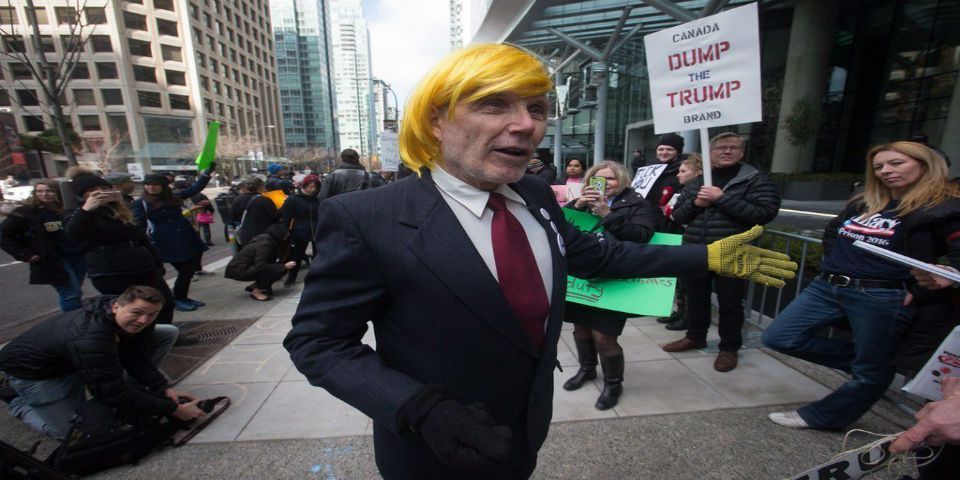 Protestan por inauguración de Trump Tower en Vancouver
