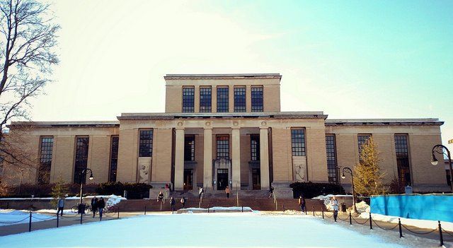 Carteles contra inmigrantes provocan molestia en universidad de EE.UU.