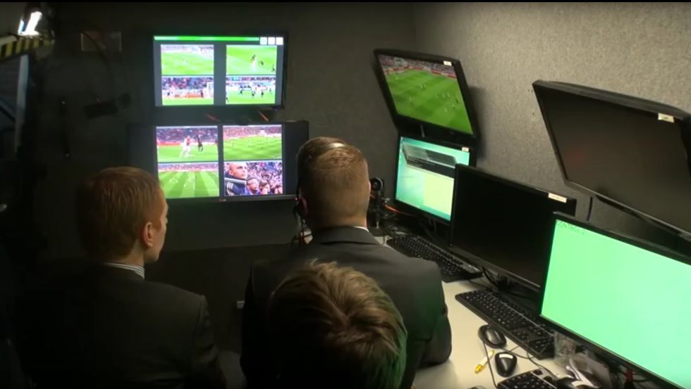 FIFA detendría el partido en dos ocasiones por videoarbitraje