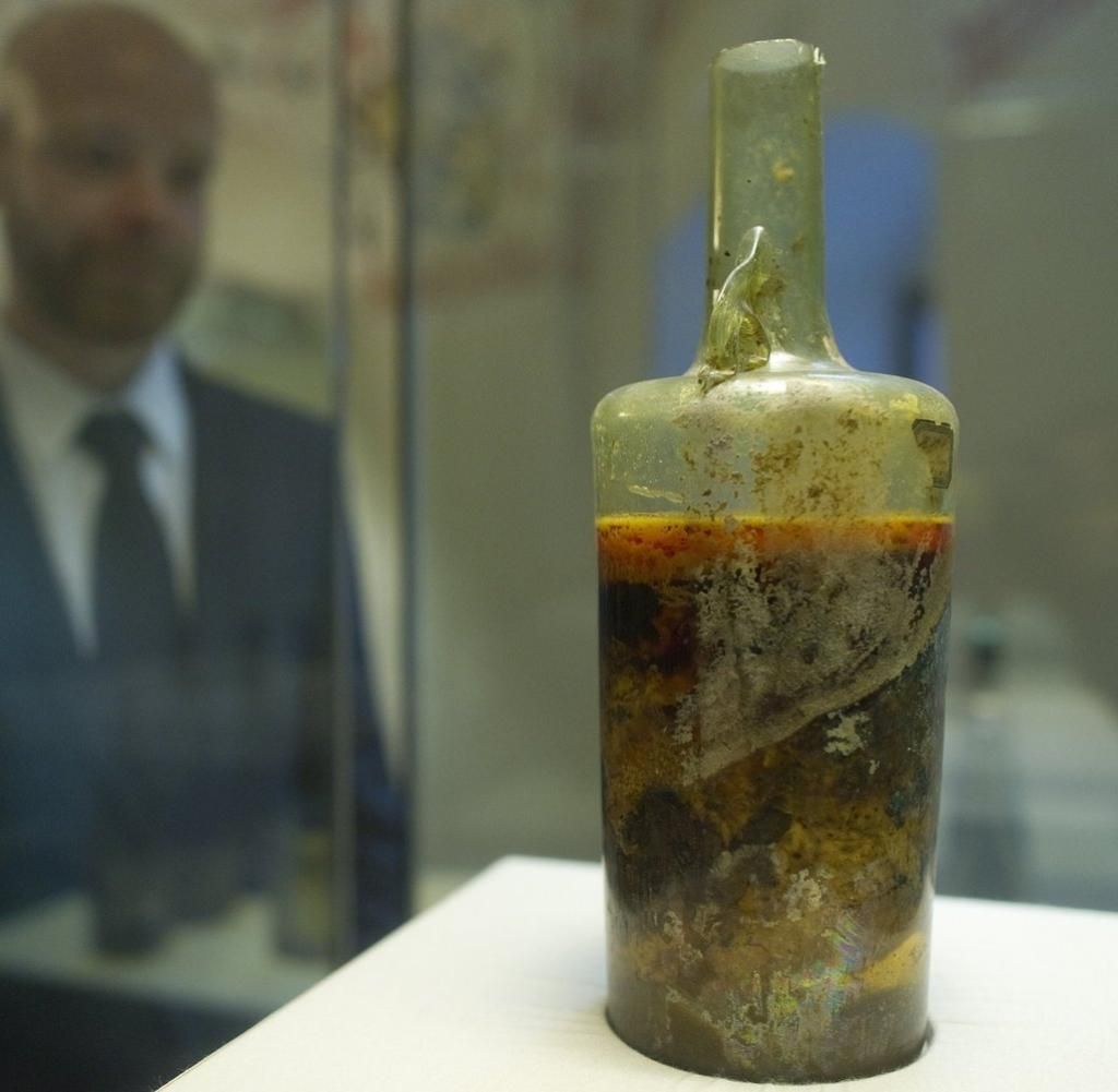 La botella de vino de 1600 años - vino-2