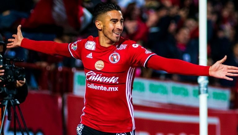Xolos acaba con invicto de Monterrey - xolos-lucero