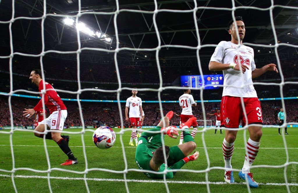 Mourinho consigue la Copa de la Liga con el Manchester United - zlatan-gol-manchester-united-final-1024x665