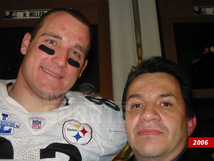 Las múltiples "selfies" de Ortega con estrellas del Super Bowl - 0320-tom-brady-mauricio-ortega-selfies-tmz-sports-02b-1