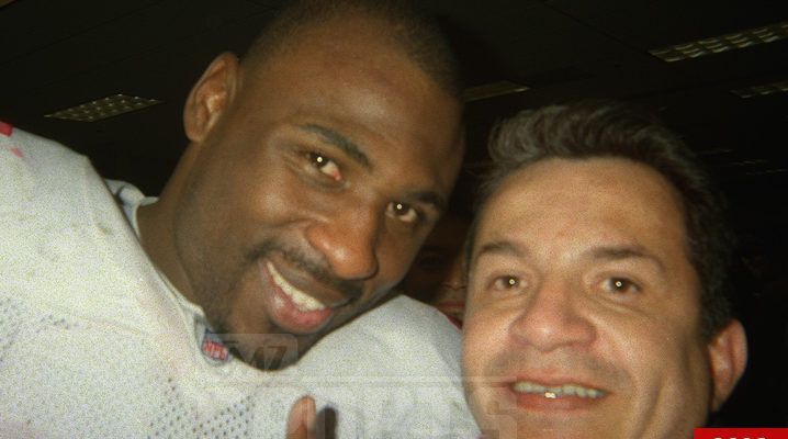 Las múltiples “selfies” de Ortega con estrellas del Super Bowl