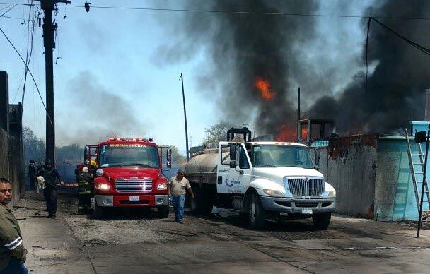 Pipa cargada de gasolina explotó en la autopista Celaya-Salamanca - 1644446
