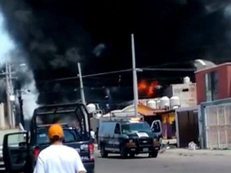 Pipa cargada de gasolina explotó en la autopista Celaya-Salamanca