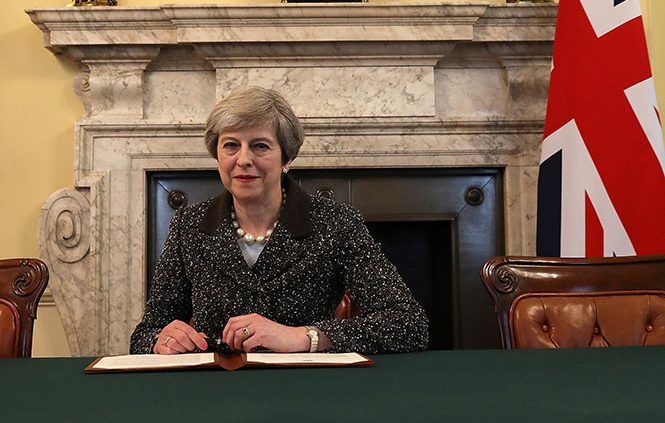 Theresa May solicitará la disolución del Parlamento a la reina Isabel II - 1647321-e1492517951447