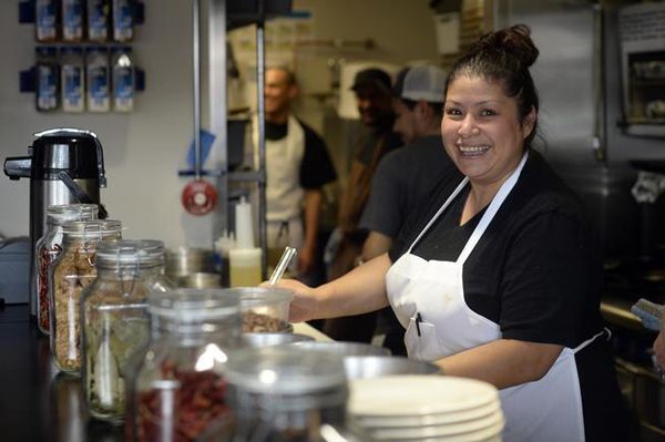 ¿Puede pagarse la cuenta del restaurante lavando platos? - 20150416_101535_COMM_FE16FDDINING-5-p1