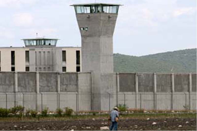 Ingresan a penal a presidente municipal de Atzitzintla y a cinco policías municipales