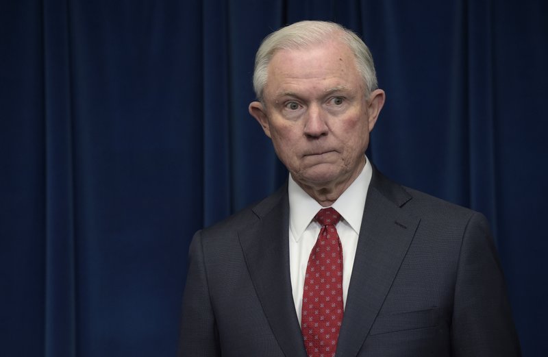 Jeff Sessions busca que 46 fiscales renuncien - 800