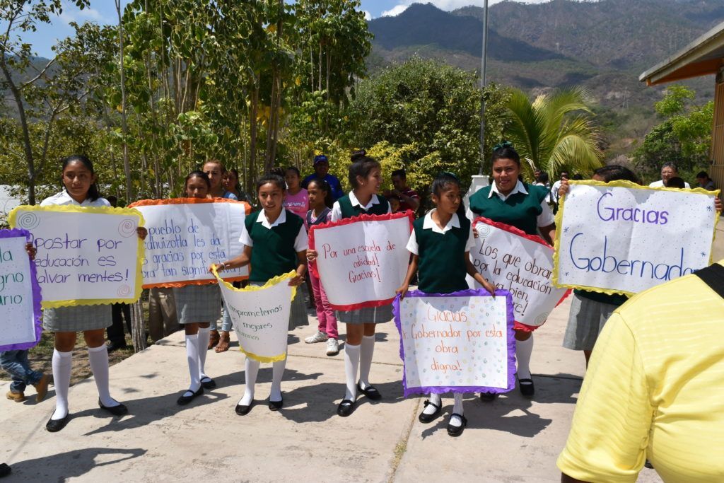 Gobierno de Guerrero apoya la construcción de escuelas en Chilpancingo - ACAHUIZOTLA1-1024x683