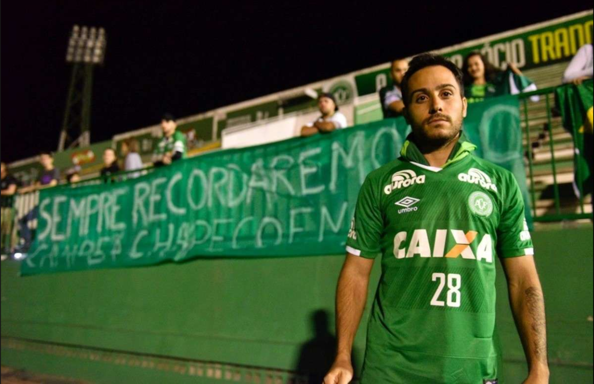 Despide Chapecoense a jugador que se salvó de la tragedia