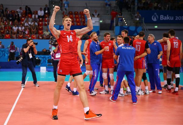 Bajan de avión a voleibolista por ser demasiado alto - AlexanderKimerovVolleyballDay16Baku2015dSYzCK14EhQl